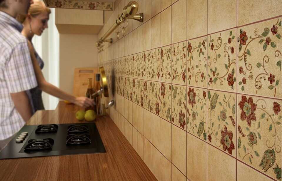 На данный момент, самым популярным материалом для отделки кухни является плитка для кухни. Конечно, на первом месте сейчас стоит плитка из керамики.