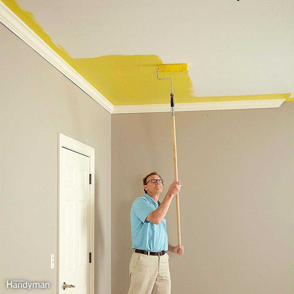 Как правильно покрасить потолок на старую краску? (видео)