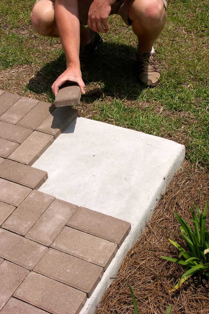 Укладка тротуарной плитки на бетонное основание: технология для брусчатки на бетон, как правильно уложить на клей